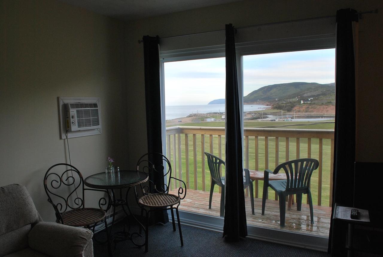 Midtrail Motel Pleasant Bay Extérieur photo