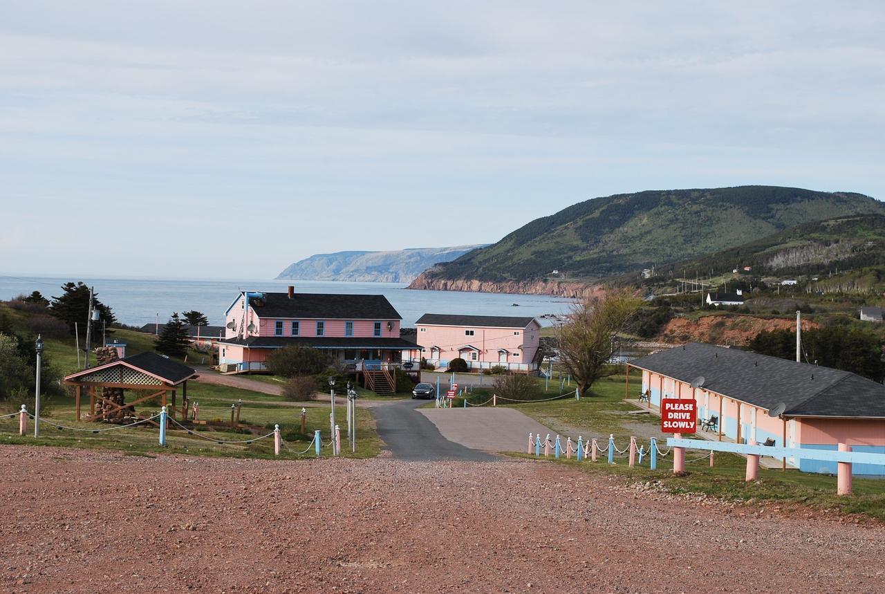 Midtrail Motel Pleasant Bay Extérieur photo