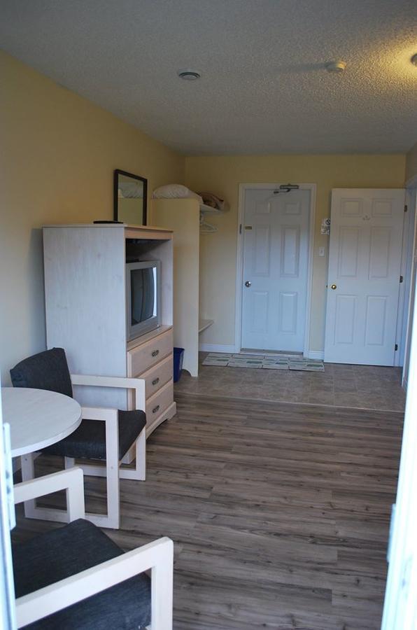 Midtrail Motel Pleasant Bay Extérieur photo