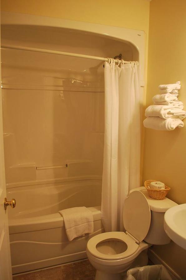 Midtrail Motel Pleasant Bay Extérieur photo
