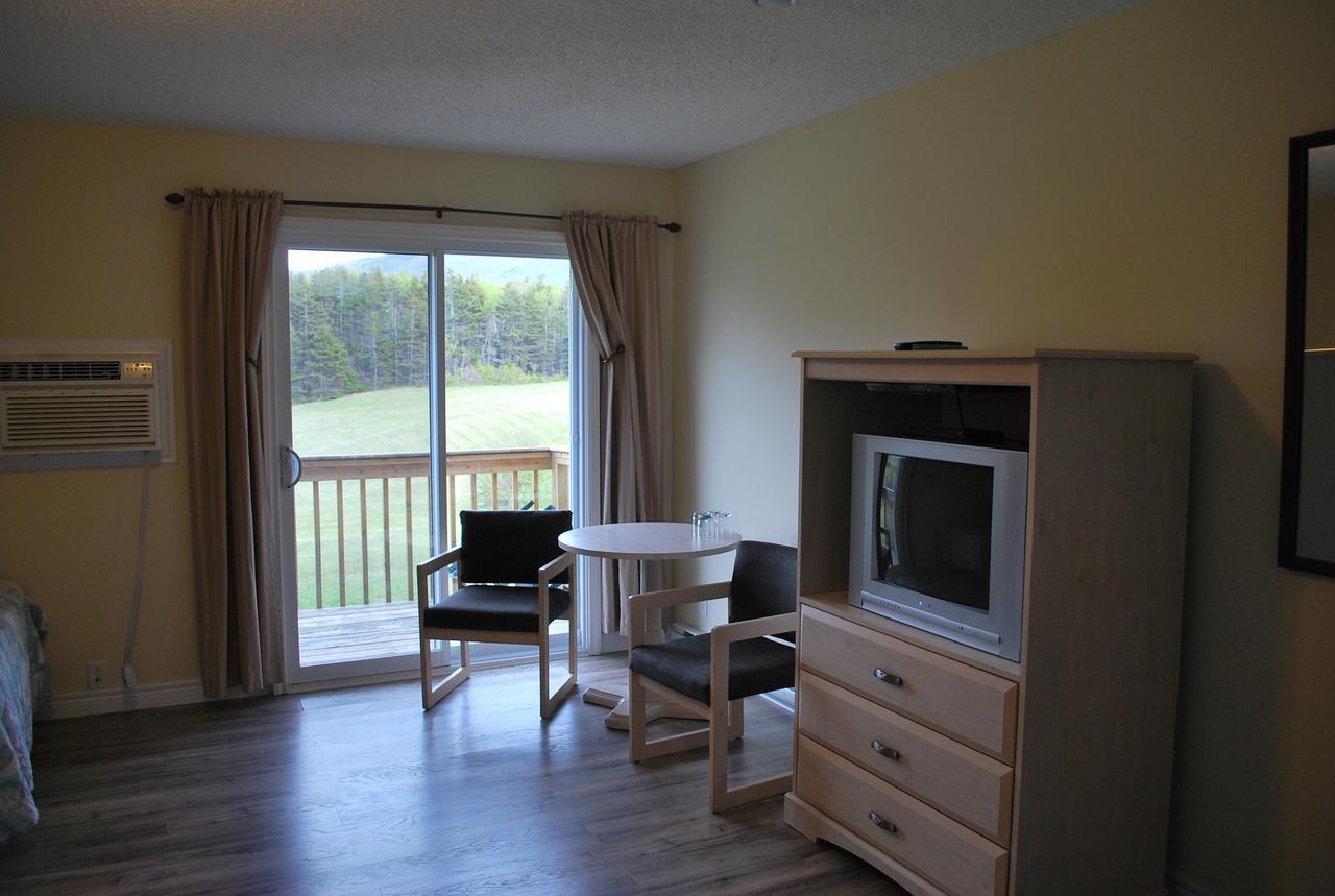 Midtrail Motel Pleasant Bay Extérieur photo