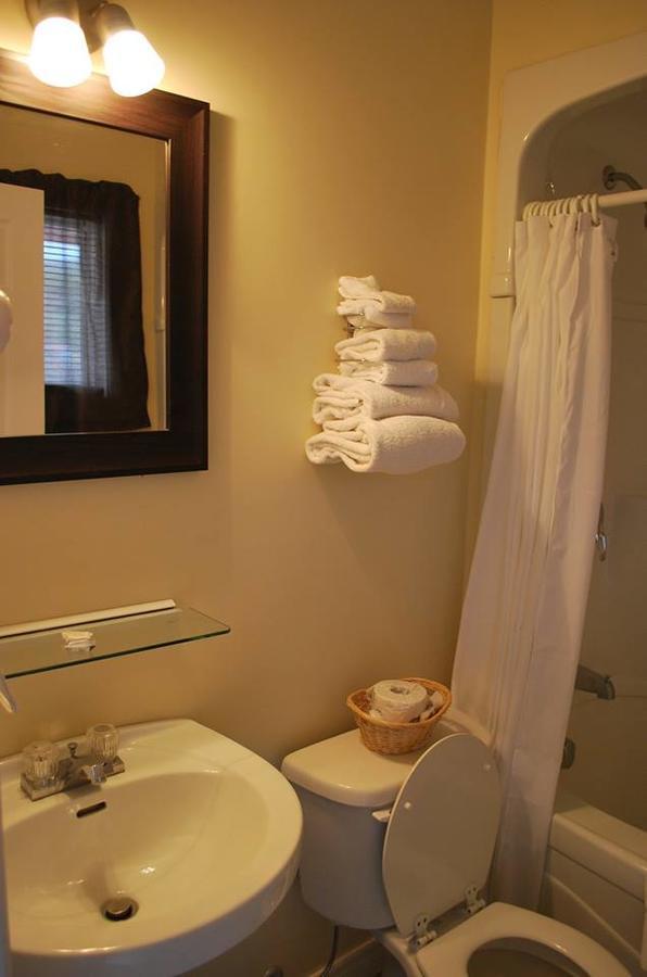 Midtrail Motel Pleasant Bay Extérieur photo