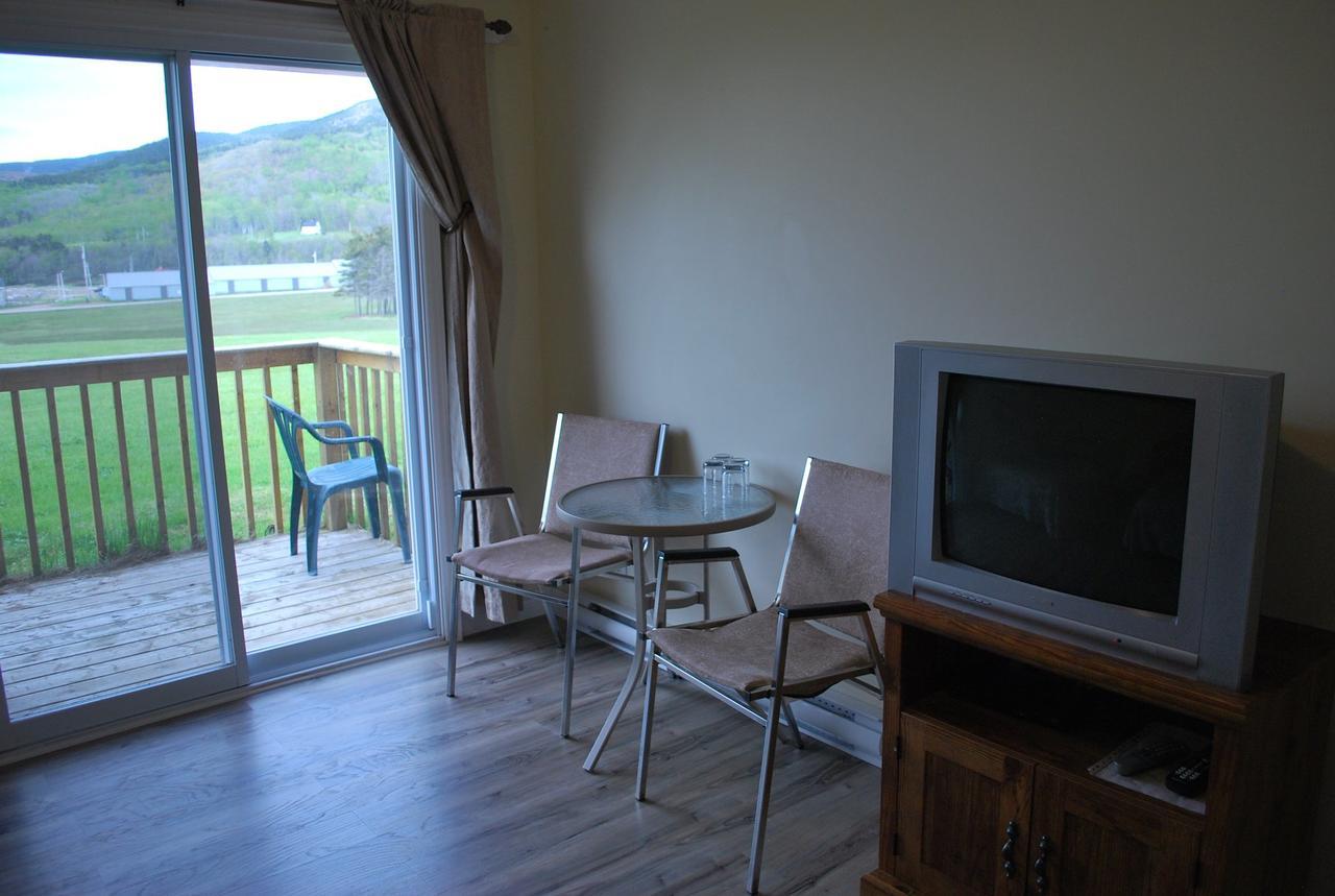 Midtrail Motel Pleasant Bay Extérieur photo