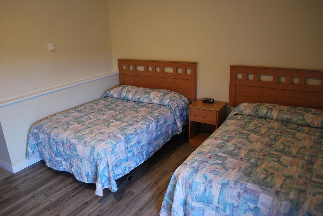 Midtrail Motel Pleasant Bay Extérieur photo
