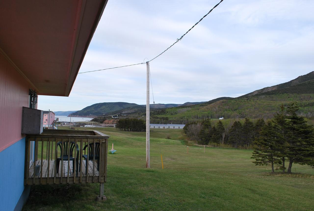 Midtrail Motel Pleasant Bay Extérieur photo